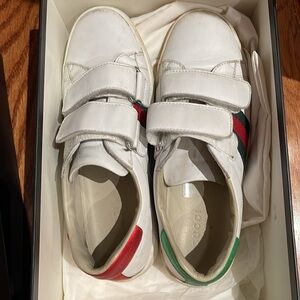 Kids Gucci sneakers sz 35